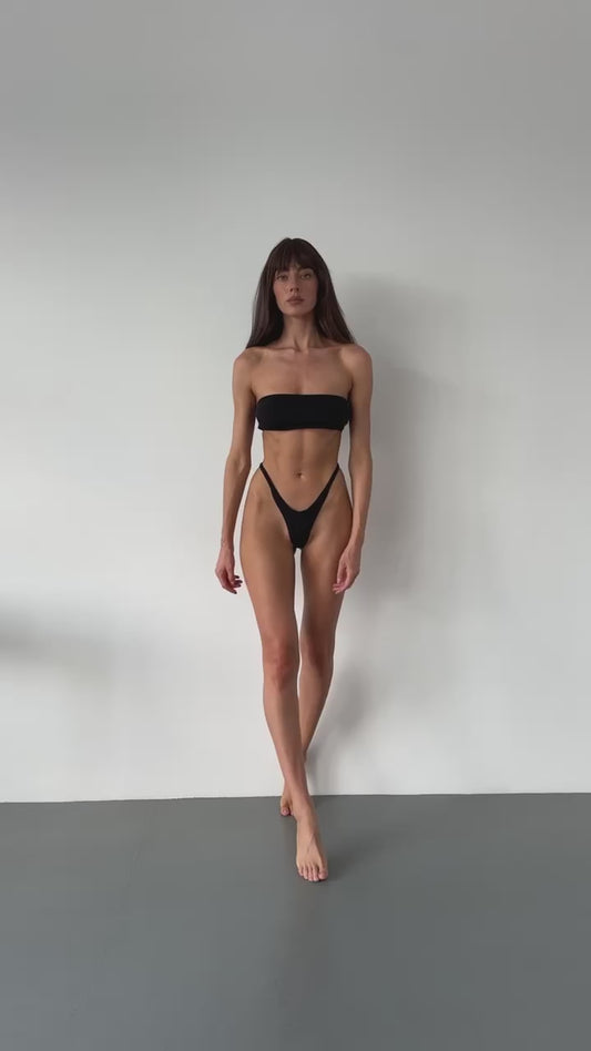 Комплект білизни Dolly Black від Hunting Season — мінімалістичний чорний сет
